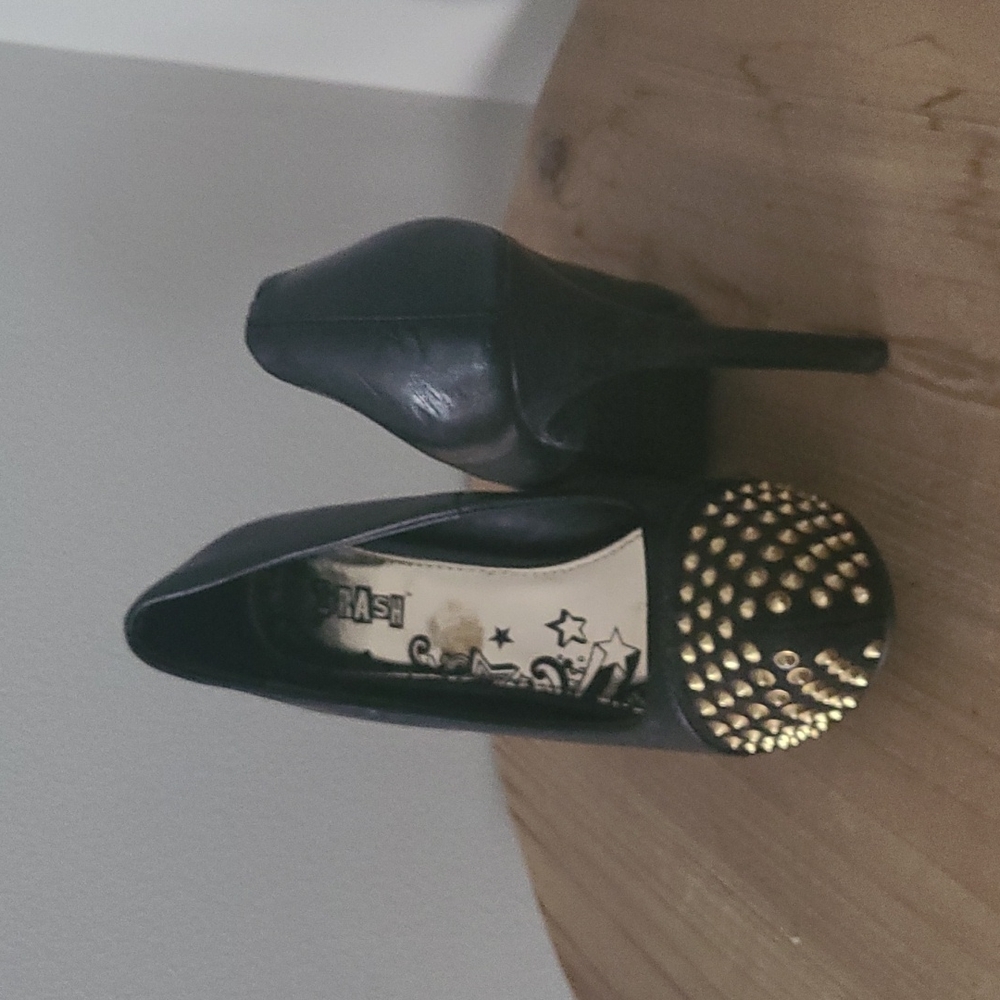 Heels - Picture 3 of 3